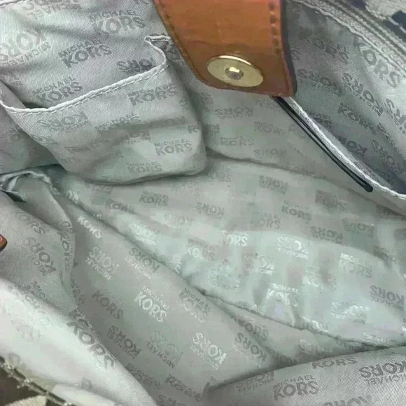 Michael Kors Authentic Monogrammed Bag. Tan Color - Picture 11 of 11